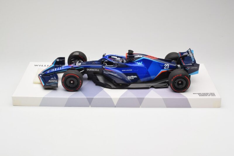 Williams FW44 Mercedes #23 A. Albon Bahrain GP 2022 Case Edition Minichamps 1:18 147220123 Żywica
