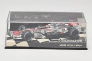 Dallara F303 N. Piquet British F3 Championship 2003 Minichamps 1:43 400030333 Metal — zdjęcie 5 z 5