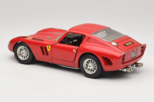 Ferrari 250 GTO Czerwony Bburago 1:18 B003 Metal — zdjęcie 7 z 8