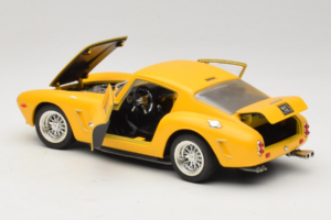 Ferrari 250 GT Berlinetta Żółty Jouef Evolution 1:18 301200 Metal — zdjęcie 5 z 8