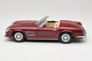 Ferrari 250 GT California Spider LWB Ciemnoczerwony Hot Wheels 1:18 25727 Metal — zdjęcie 4 z 8