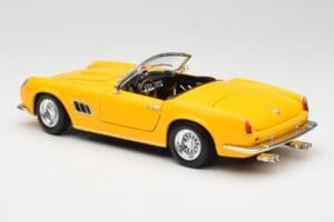 Ferrari 250 GT California Spider Żółty Hot Wheels 1:18 23905 Metal — zdjęcie 7 z 8