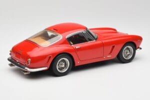 Ferrari 250 GT SWB Czerwony CMC 1:18 M-046 Metal — zdjęcie 2 z 6