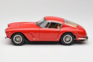 Ferrari 250 GT SWB Czerwony CMC 1:18 M-046 Metal — zdjęcie 3 z 6