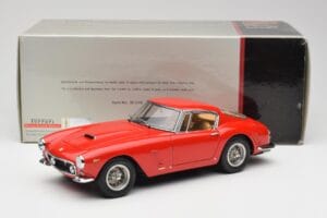 Ferrari 250 GT SWB Czerwony CMC 1:18 M-046 Metal — zdjęcie 6 z 6