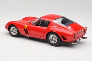 Ferrari 250 GTO London Show Czerwony CMC 1:18 M-256 Metal — zdjęcie 5 z 6