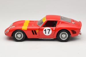 Ferrari 250 GTO #17 Bburago Sammlerborse Czerwony Bburago 1:18 3007-P1 Metal — zdjęcie 4 z 8