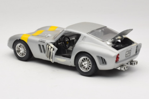 Ferrari 250 GTO #172 L. Bianchi / G. Berger Tour de France 1962 Srebrny Limitowana Edycja Bburago 1:18 3011-S1 Metal — zdjęcie 5 z 8
