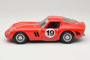 Ferrari 250 GTO #19 Czerwony Pasy 1962 Bburago 1:18 3011-P3 Metal — zdjęcie 4 z 8