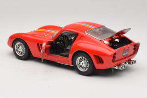 Ferrari 250 GTO #19 Czerwony Pasy 1962 Bburago 1:18 3011-P3 Metal — zdjęcie 5 z 8