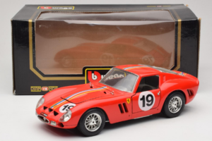 Ferrari 250 GTO #19 Czerwony Pasy 1962 Bburago 1:18 3011-P3 Metal — zdjęcie 8 z 8