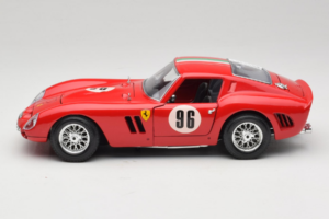 Ferrari 250 GTO #96 Czerwony 1962 Bburago 1:18 3011-N1 Metal — zdjęcie 4 z 8