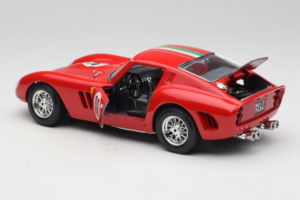 Ferrari 250 GTO #96 Czerwony 1962 Bburago 1:18 3011-N1 Metal — zdjęcie 5 z 8
