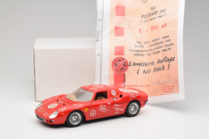 Ferrari 250 LM Czerwono-Biały Essen Autographs Limitowana Edycja Bburago 1:18 3033-P4 Metal — zdjęcie 8 z 8
