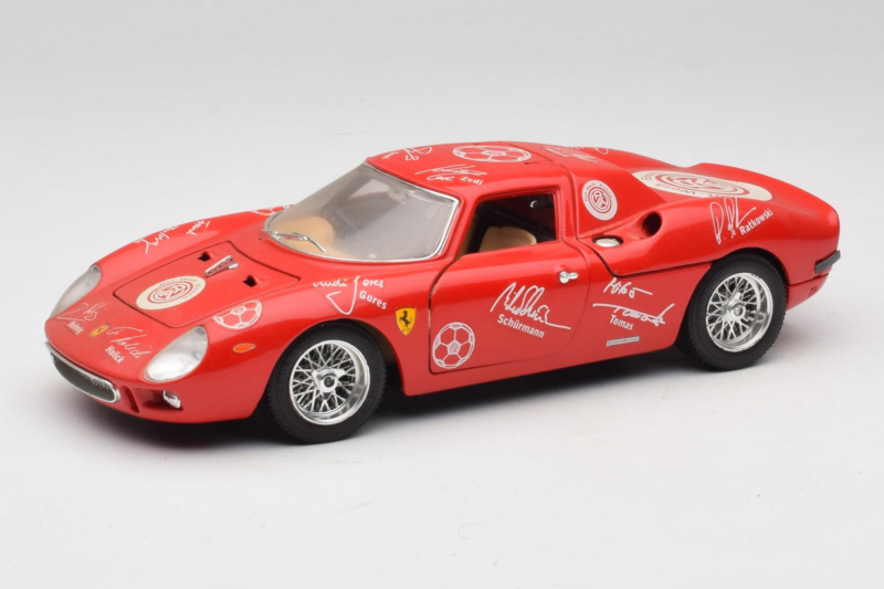 Ferrari 250 LM Czerwono-Biały Essen Autographs Limitowana Edycja Bburago 1:18 3033-P4 Metal