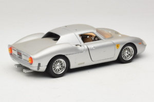 Ferrari 250 LM Srebrny Bburago 1:18 3033-S1 Metal — zdjęcie 3 z 8