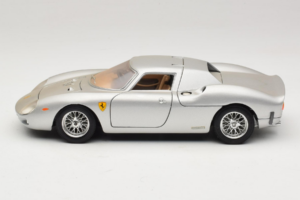Ferrari 250 LM Srebrny Bburago 1:18 3033-S1 Metal — zdjęcie 4 z 8