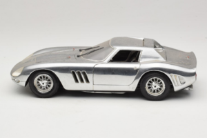 Ferrari 275 GTB Chrome Srebrny Guiloy 1:18 B004 Metal — zdjęcie 4 z 8