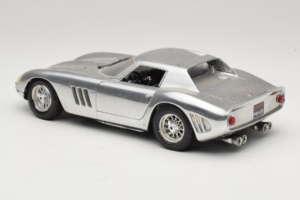 Ferrari 275 GTB Chrome Srebrny Guiloy 1:18 B004 Metal — zdjęcie 7 z 8
