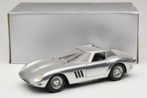 Ferrari 275 GTB Chrome Srebrny Guiloy 1:18 B004 Metal — zdjęcie 8 z 8