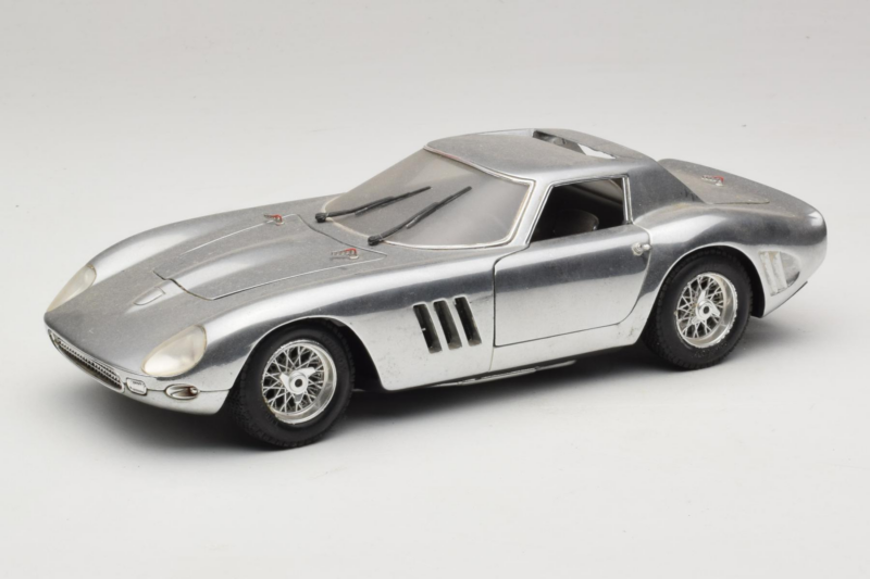 Ferrari 275 GTB Chrome Srebrny Guiloy 1:18 B004 Metal