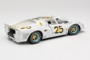 Ferrari 330 P4 #25 Biały Revell 1:18 48845 Metal — zdjęcie 3 z 8