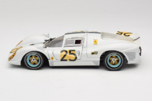 Ferrari 330 P4 #25 Biały Revell 1:18 48845 Metal — zdjęcie 4 z 8