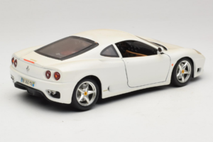 Ferrari 360 Modena Biały Bburago 1:18 3368-W1 Metal — zdjęcie 3 z 8