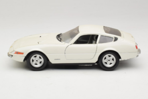 Ferrari 365 GTB/4 Daytona Berlina Biały Techno Giodi 1:18 74007 Metal — zdjęcie 4 z 8