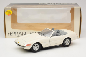 Ferrari 365 GTS/4 Spider Biały Techno Giodi 1:18 40028 Metal — zdjęcie 8 z 8