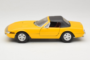 Ferrari 365 GTS Żółty Z Czarnym Dachem Solido 1:18 8018 Metal — zdjęcie 4 z 8