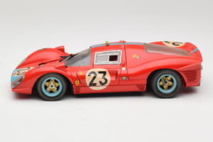Ferrari 412P #23 W. Mairesse / J. Beurlys Le Mans 1967 Czerwony Revell 1:18 48826 Metal — zdjęcie 4 z 8