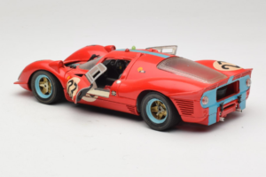 Ferrari 412P #23 W. Mairesse / J. Beurlys Le Mans 1967 Czerwony Revell 1:18 48826 Metal — zdjęcie 5 z 8
