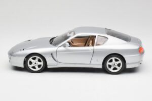 Ferrari 456 GT Srebrny Bburago 1:18 3036-M2 Metal — zdjęcie 4 z 8