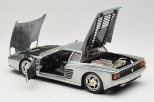 Ferrari 512M Chrome Silver Hot Wheels 1:18 25739 Metal — zdjęcie 5 z 8
