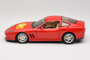 Ferrari 550 Maranello 22 Jahre Ferrari Model Club Czerwony Bburago 1:18 3064-P2 Metal — zdjęcie 4 z 8