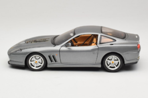 Ferrari 550 Maranello 25 Jahre Ferrari Model Club Srebrny 2. Wersja Bburago 1:18 3064-S1 Metal — zdjęcie 4 z 8