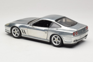 Ferrari 550 Maranello Chrome Silver Hot Wheels 1:18 25740 Metal — zdjęcie 7 z 8