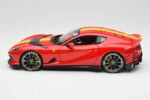 Ferrari 812 Competizione Rosso Corsa Z Żółtymi Paskami Bburago 1:18 18-16915 Metal — zdjęcie 4 z 8