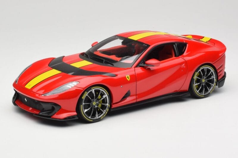 Ferrari 812 Competizione Rosso Corsa Z Żółtymi Paskami Bburago 1:18 18-16915 Metal
