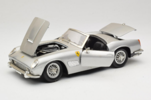 Ferrari California Kabriolet Srebrny Tonka 1:18 01109-S1 Metal — zdjęcie 2 z 8