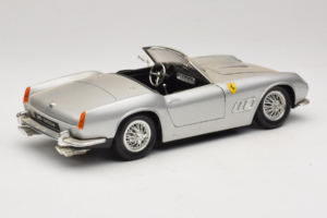 Ferrari California Kabriolet Srebrny Tonka 1:18 01109-S1 Metal — zdjęcie 3 z 8