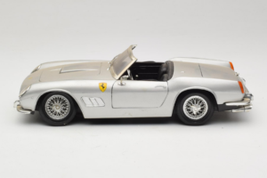 Ferrari California Kabriolet Srebrny Tonka 1:18 01109-S1 Metal — zdjęcie 4 z 8
