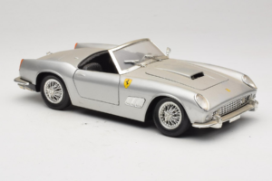 Ferrari California Kabriolet Srebrny Tonka 1:18 01109-S1 Metal — zdjęcie 6 z 8