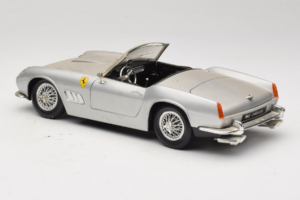 Ferrari California Kabriolet Srebrny Tonka 1:18 01109-S1 Metal — zdjęcie 7 z 8