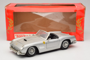 Ferrari California Kabriolet Srebrny Tonka 1:18 01109-S1 Metal — zdjęcie 8 z 8