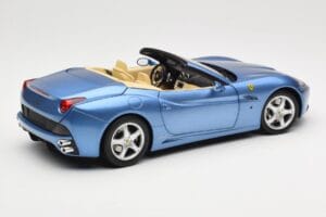 Ferrari California Jasnoniebieski Hot Wheels 1:18 N2043 Metal — zdjęcie 3 z 8
