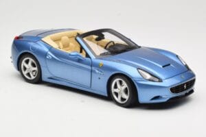 Ferrari California Jasnoniebieski Hot Wheels 1:18 N2043 Metal — zdjęcie 6 z 8