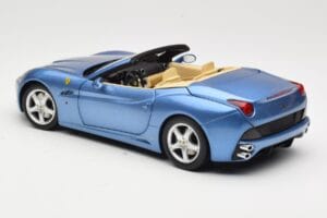 Ferrari California Jasnoniebieski Hot Wheels 1:18 N2043 Metal — zdjęcie 7 z 8