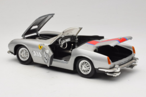 Ferrari California #22 Srebrny Czerwony Pasek 1966 Tonka 1:18 01109-S2 Metal — zdjęcie 5 z 8